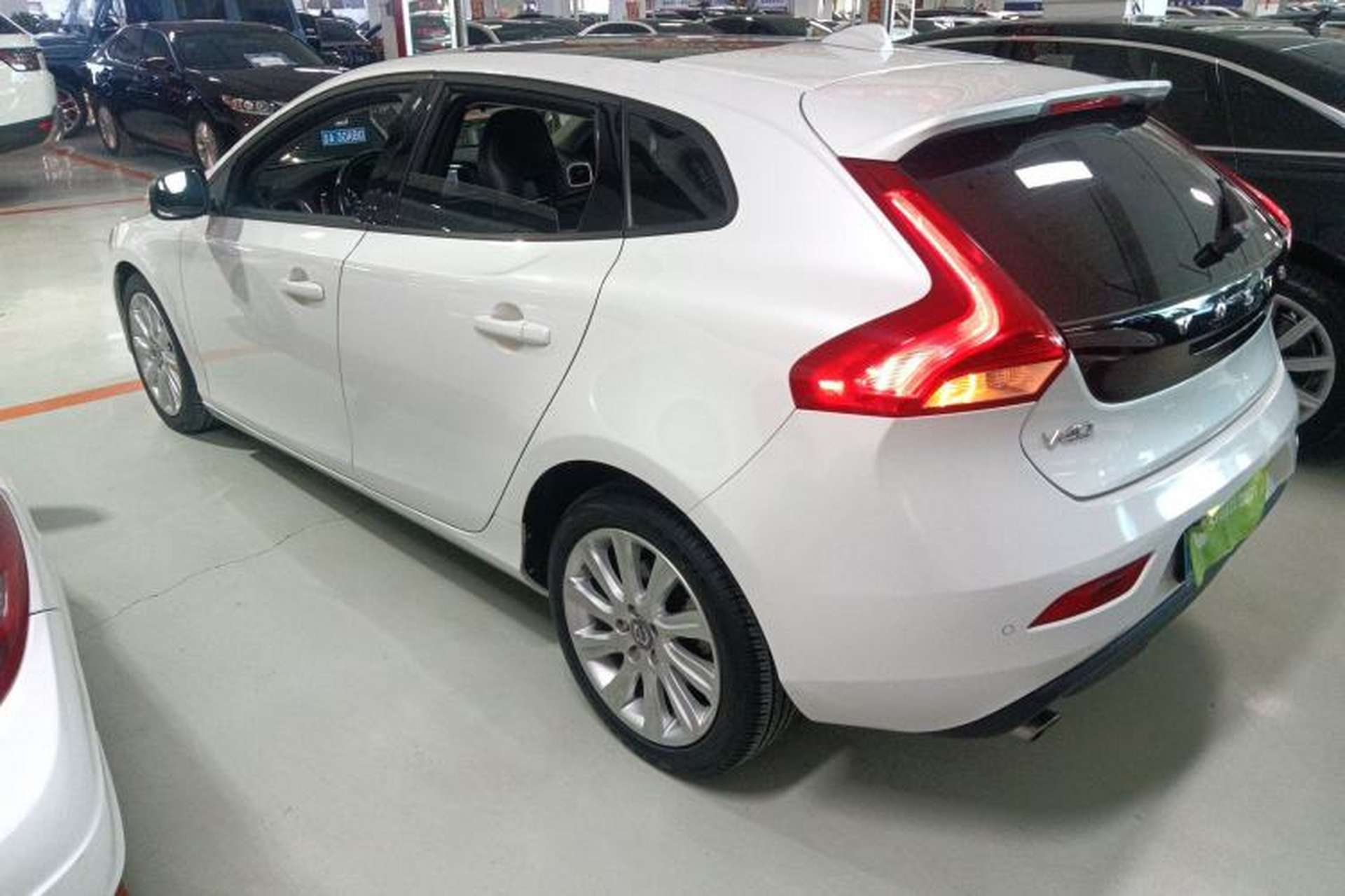 Used Volvo V40 2015 1.6T Zhiyi Edition Exterior 3