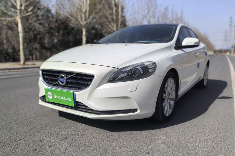 Used Volvo V40 2015 1.6T Zhiyi Edition Exterior 3