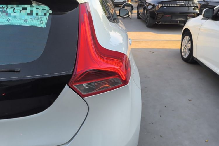 Used Volvo V40 2015 1.6T Zhiyi Edition Exterior 3