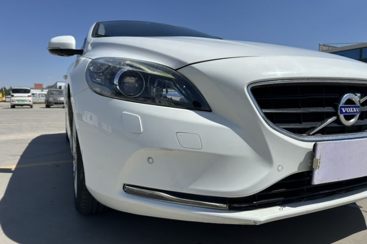 Used Volvo V40 2015 1.6T Zhiya Edition Exterior 3