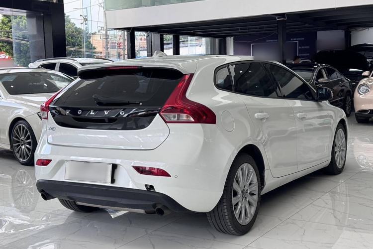Used Volvo V40 2015 1.6T Zhiyi Edition Exterior 4