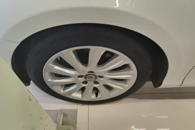 Used Volvo V40 2015 1.6T Zhiya Edition Exterior 4