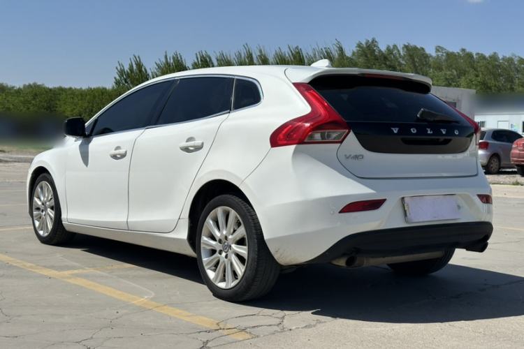 Used Volvo V40 2015 1.6T Zhiya Edition Exterior 4