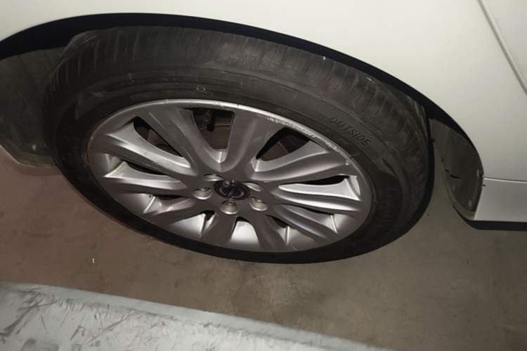 Used Volvo V40 2015 1.6T Zhiyi Edition Exterior 5