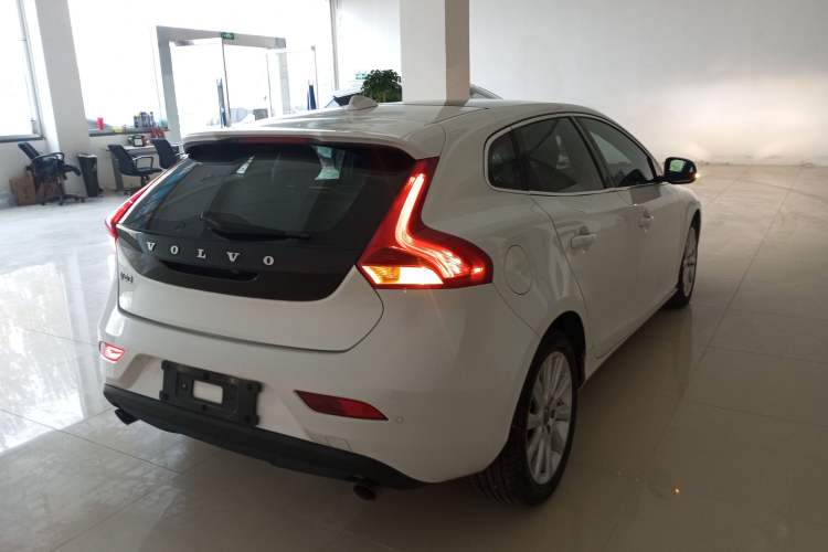 Used Volvo V40 2015 1.6T Zhiya Edition Exterior 5