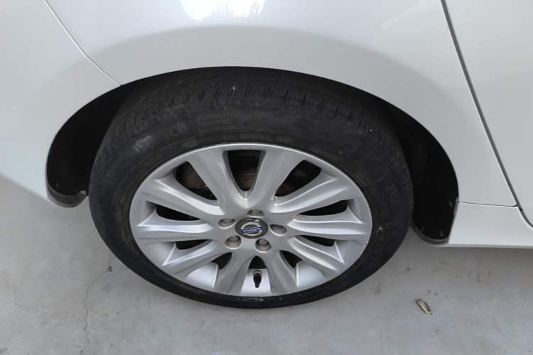 Used Volvo V40 2015 1.6T Zhiyi Edition Exterior 5