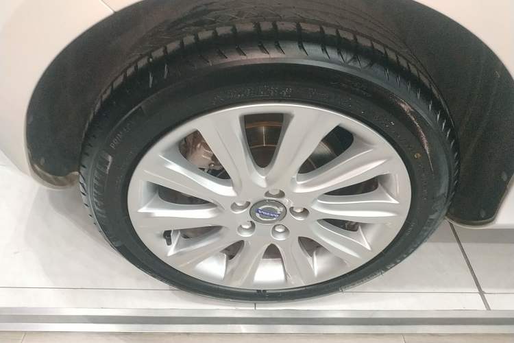 Used Volvo V40 2015 1.6T Zhiya Edition Exterior 5