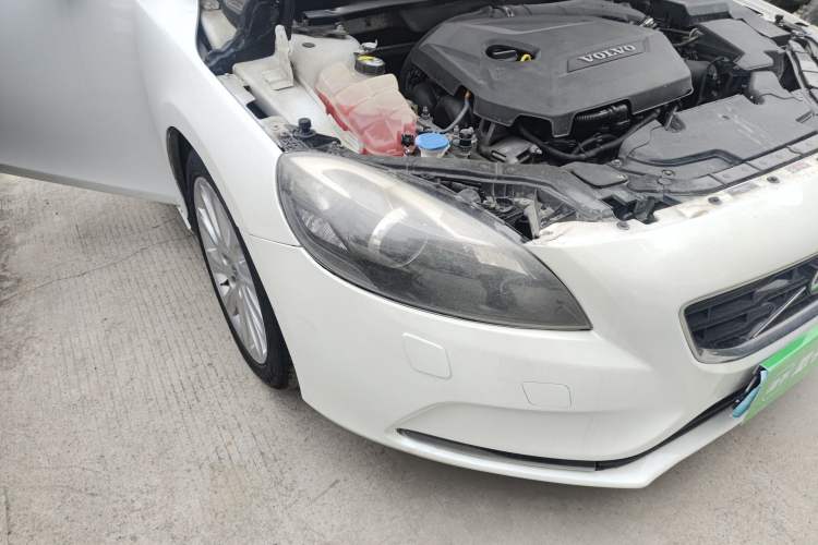 Used Volvo V40 2015 1.6T Zhiyi Edition Exterior 6