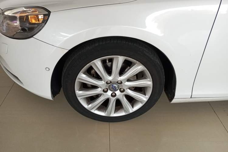 Used Volvo V40 2015 1.6T Zhiya Edition Exterior 7