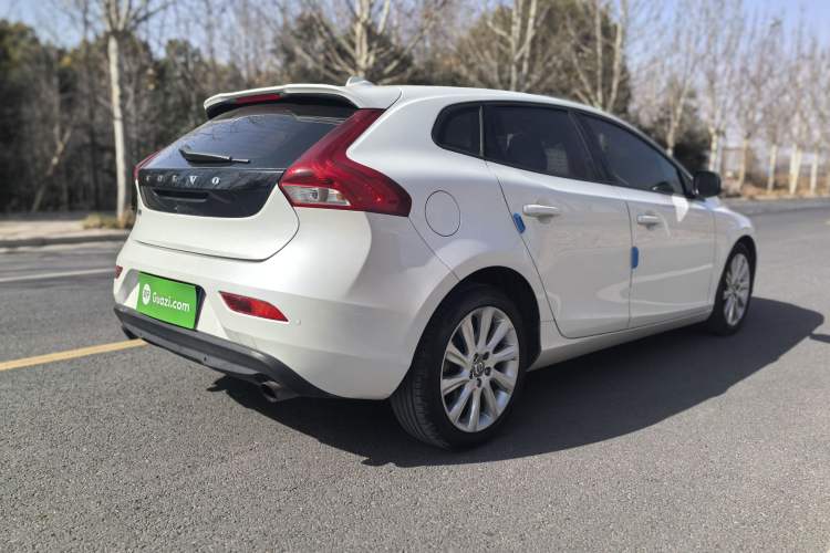 Used Volvo V40 2015 1.6T Zhiyi Edition Exterior 9