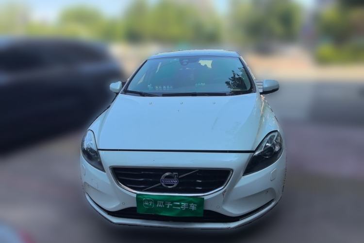Used Volvo V40 2015 1.6T Zhiya Edition Front