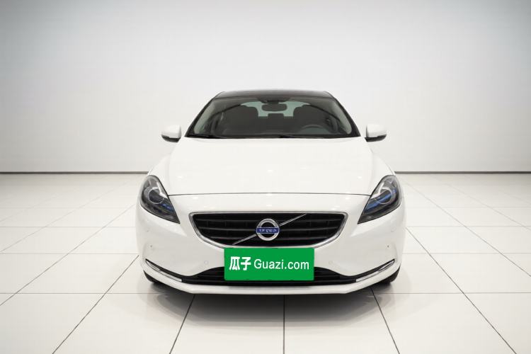 Used Volvo V40 2015 1.6T Zhiya Edition Front