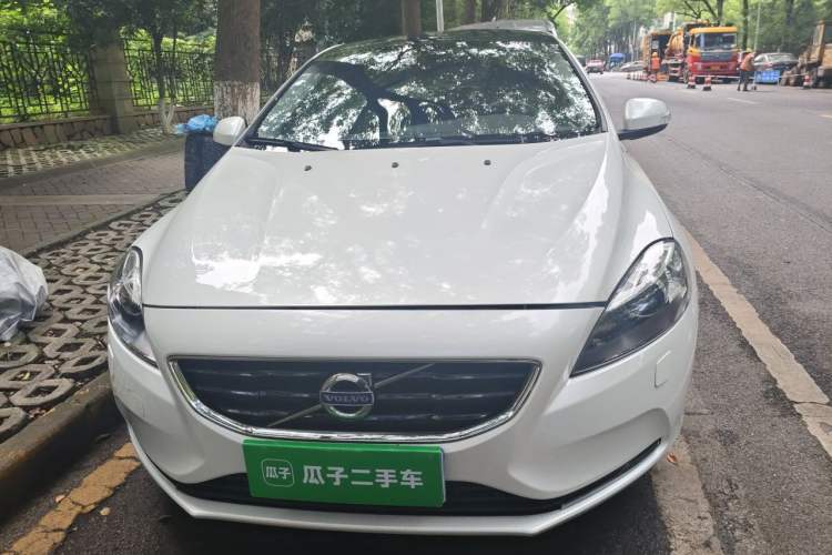 Used Volvo V40 2015 1.6T Zhiyi Edition Front