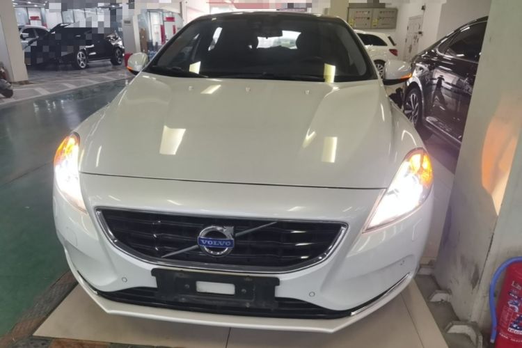 Used Volvo V40 2015 1.6T Zhiya Edition Front