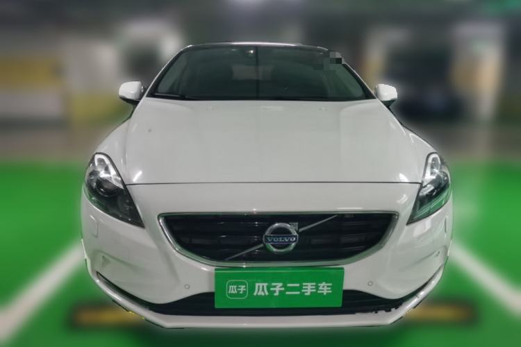 Used Volvo V40 2015 1.6T Zhiya Edition Front