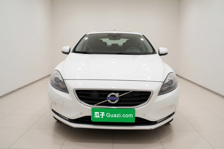 Used Volvo V40 2015 1.6T Zhiya Edition Front