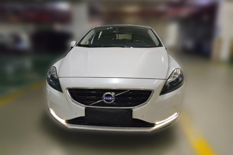 Used Volvo V40 2015 1.6T Zhiya Edition Front