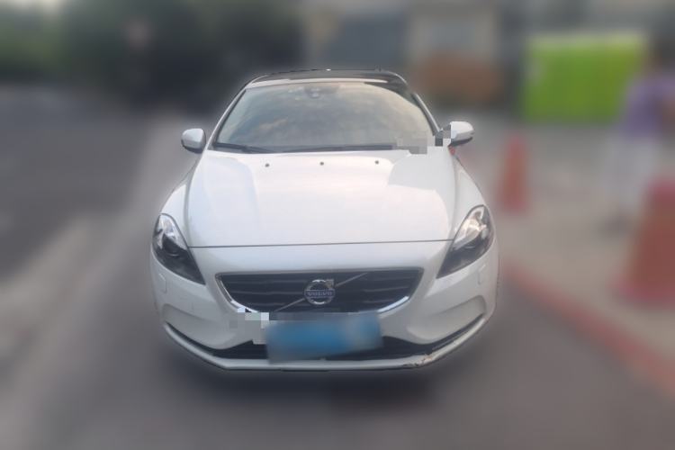 Used Volvo V40 2015 1.6T Zhiyi Edition Front