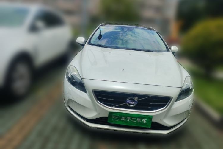 Used Volvo V40 2015 1.6T Zhiya Edition Front