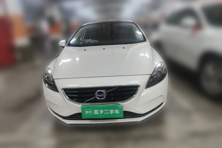 Used Volvo V40 2015 1.6T Zhiyi Edition Front
