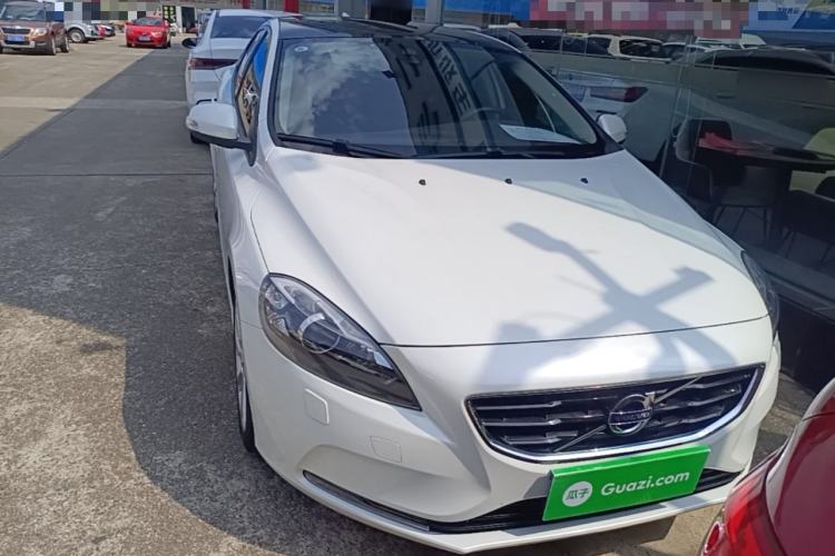 Used Volvo V40 2015 1.6T Zhiyi Edition Front
