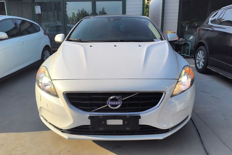 Used Volvo V40 2015 1.6T Zhiyi Edition Front