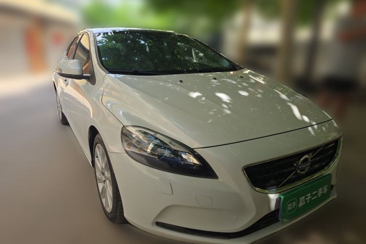 Used Volvo V40 2015 1.6T Zhiyi Edition Front Right 45 Deg