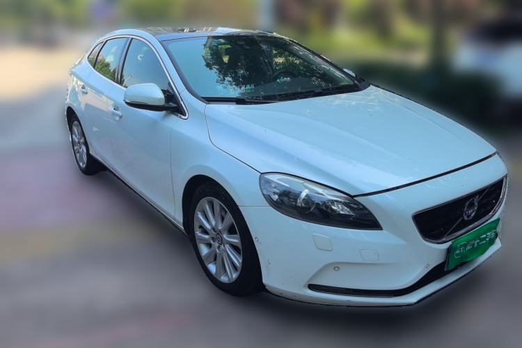 Used Volvo V40 2015 1.6T Zhiya Edition Front Right 45 Deg