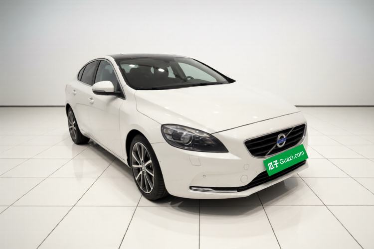 Used Volvo V40 2015 1.6T Zhiya Edition Front Right 45 Deg