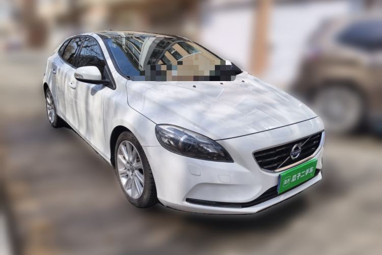 Used Volvo V40 2015 1.6T Zhiyi Edition Front Right 45 Deg