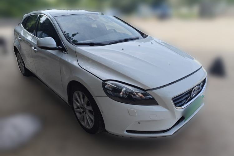 Used Volvo V40 2015 1.6T Zhiya Edition Front Right 45 Deg