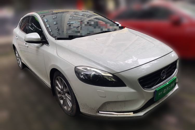 Used Volvo V40 2015 1.6T Zhiya Edition Front Right 45 Deg