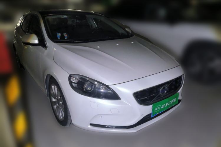 Used Volvo V40 2015 1.6T Zhiya Edition Front Right 45 Deg