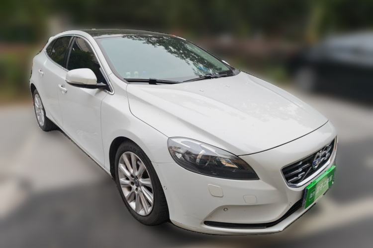Used Volvo V40 2015 1.6T Zhiya Edition Front Right 45 Deg