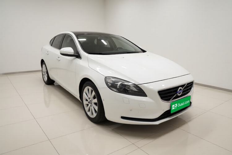 Used Volvo V40 2015 1.6T Zhiya Edition Front Right 45 Deg