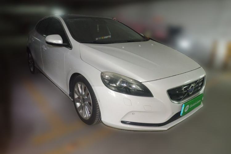 Used Volvo V40 2015 1.6T Zhiya Edition Front Right 45 Deg