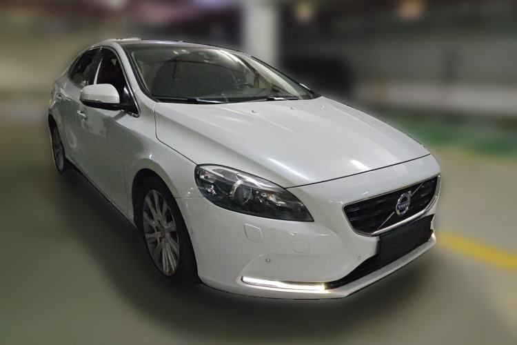 Used Volvo V40 2015 1.6T Zhiya Edition Front Right 45 Deg