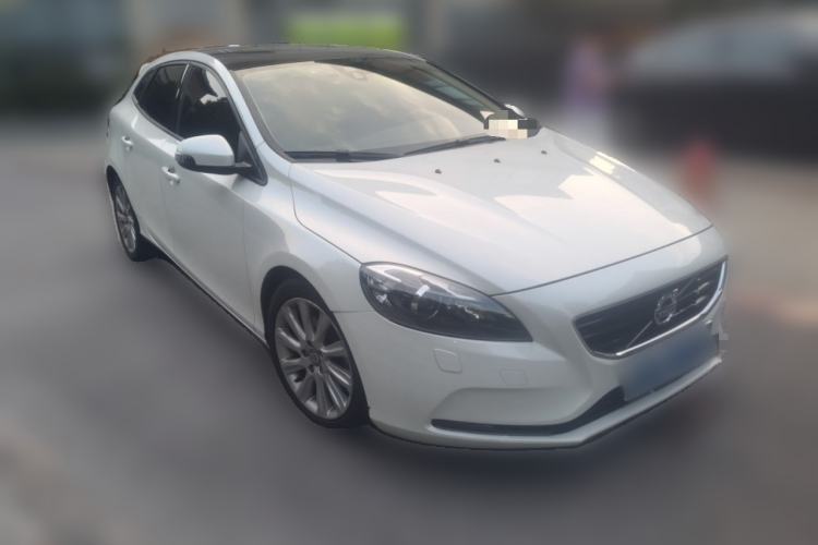 Used Volvo V40 2015 1.6T Zhiyi Edition Front Right 45 Deg