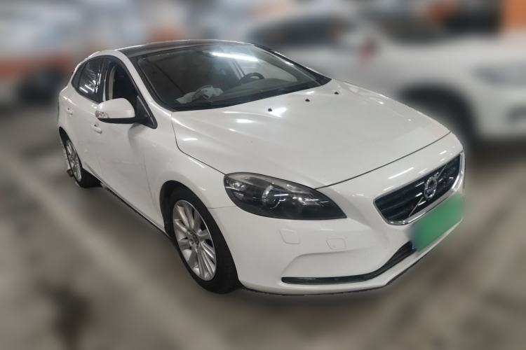 Used Volvo V40 2015 1.6T Zhiyi Edition Front Right 45 Deg