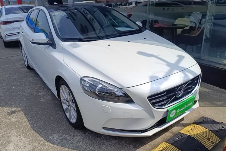 Used Volvo V40 2015 1.6T Zhiyi Edition Front Right 45 Deg