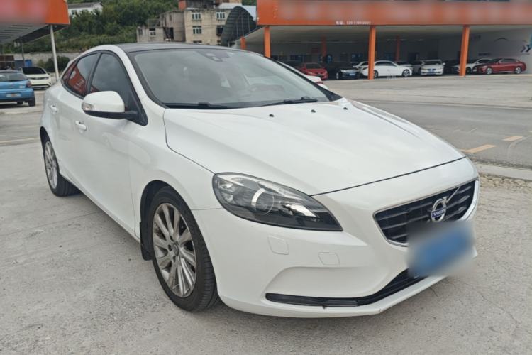 Used Volvo V40 2015 1.6T Zhiyi Edition Front Right 45 Deg