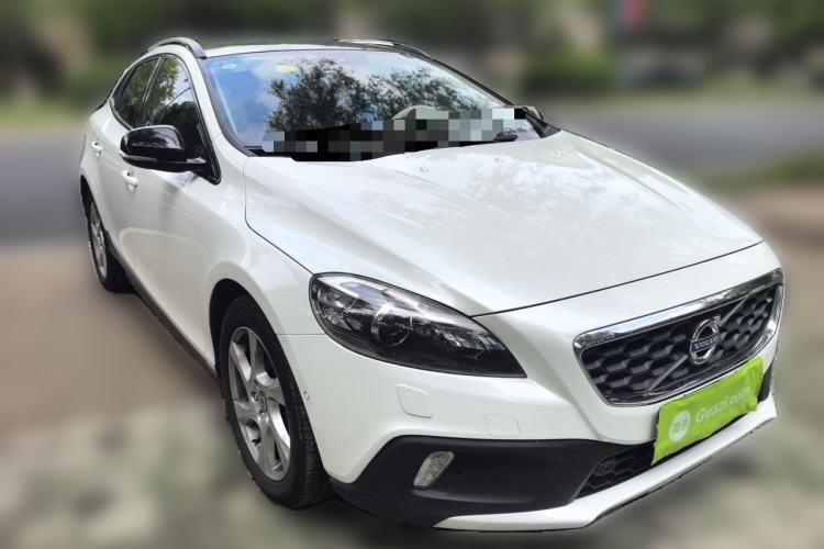 Used Volvo V40 2015 Cross Country T5 AWD Smart Luxury Edition Front Right 45 Deg