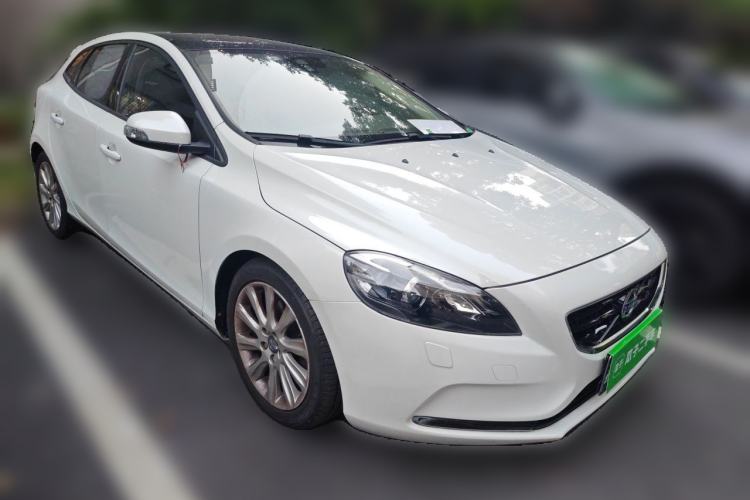 Used Volvo V40 2015 1.6T Zhiyi Edition Front Right 45 Deg