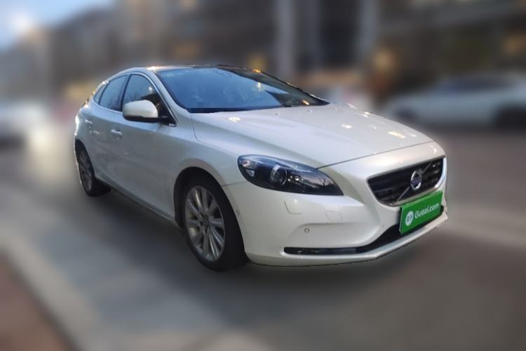 Used Volvo V40 2015 1.6T Zhiya Edition Front Right 45 Deg