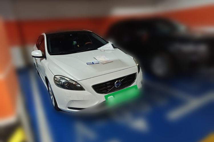 Used Volvo V40 2015 1.6T Zhiya Edition Front Right 45 Deg