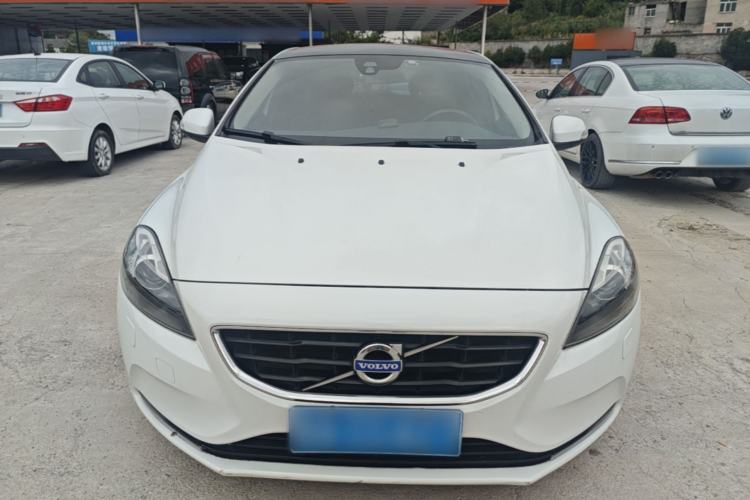 Used Volvo V40 2015 1.6T Zhiyi Edition Front