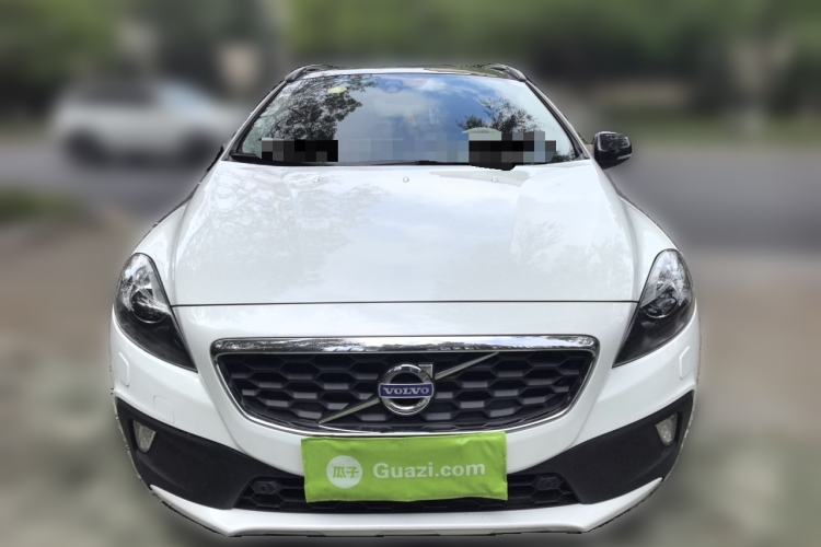 Used Volvo V40 2015 Cross Country T5 AWD Smart Luxury Edition Front