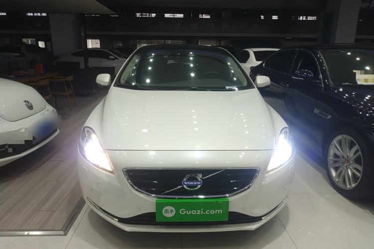 Used Volvo V40 2015 1.6T Zhiya Edition Front