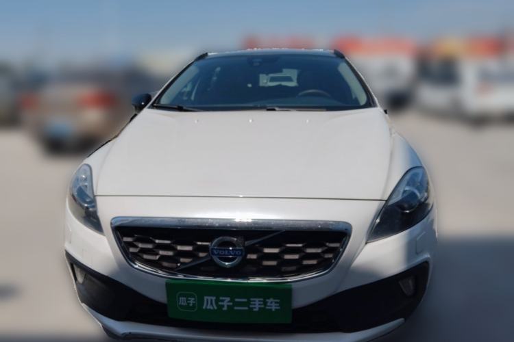 Used Volvo V40 2015 Cross Country T5 AWD Smart Luxury Edition Front