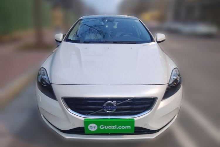 Used Volvo V40 2015 1.6T Zhiya Edition Front